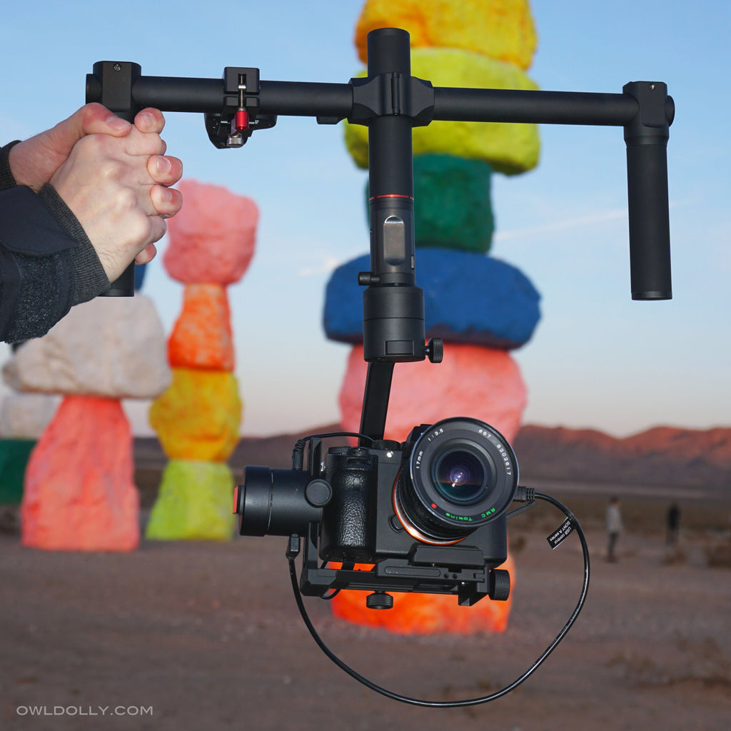 Charge your camera while filming for unlimited shooting power with MOZA AirCross Gimbal!